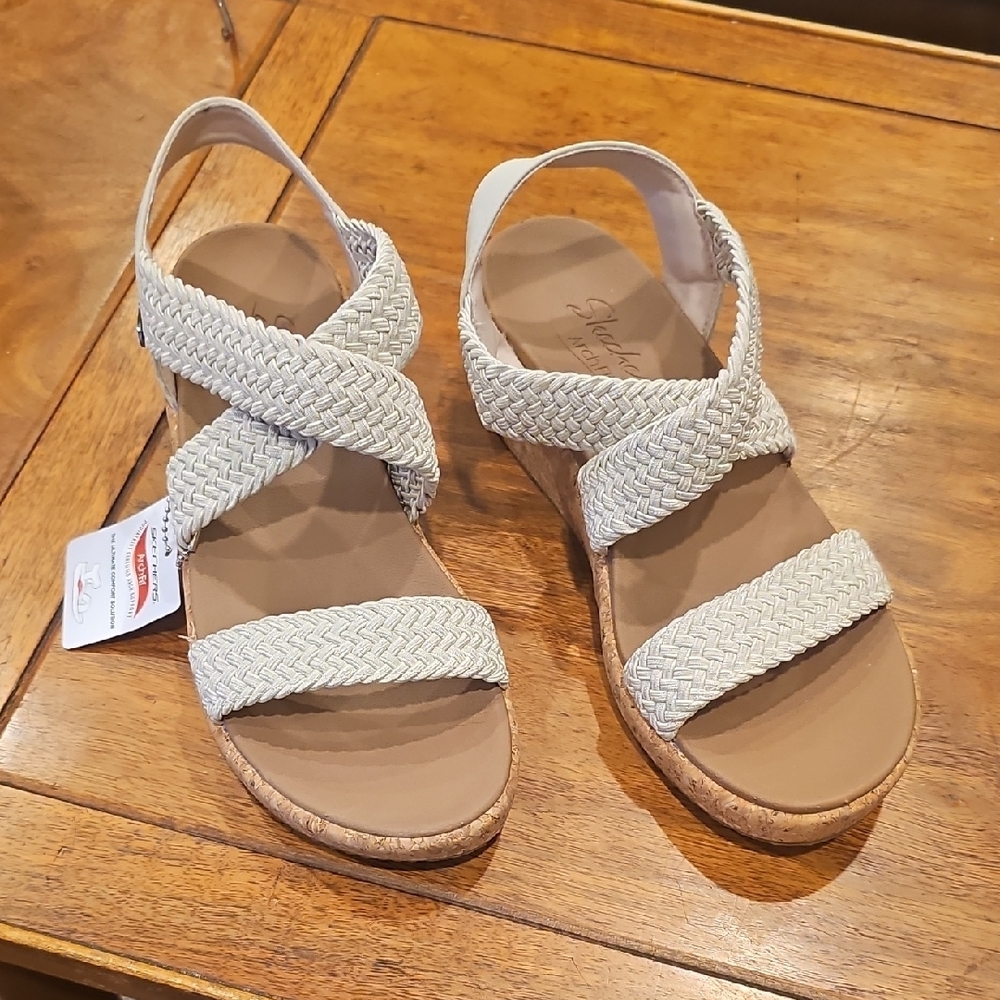 New  Skechers Arch Fit Size 9 New With Tags. No Box